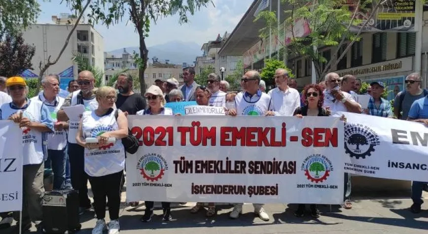 BİZ ÖLDÜK DİYEN EMEKLİ LOKUM DAĞITTI!