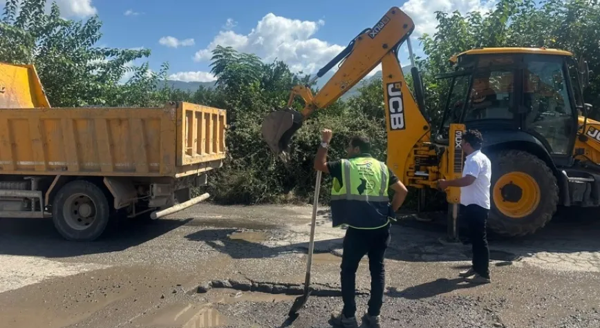 BOZUK YOLDA YAMA ASFALT ÇALIŞMALARI BAŞLADI