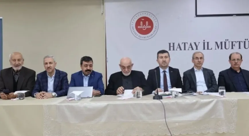 Buhranlar Ve Felaketler Anında Alimlerin Sorumlulukları Konulu Panel Düzenlendi