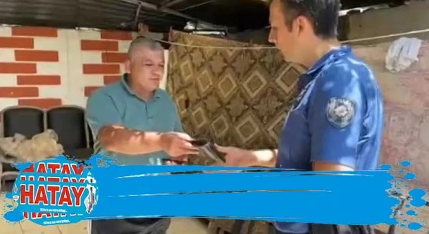 Bulduğu para dolu cüzdanı teslim etti