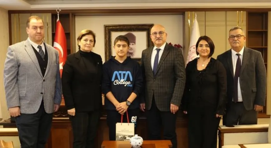 BÜYÜK, BAŞARILI ÖĞRENCİYİ TEBRİK ETTİ