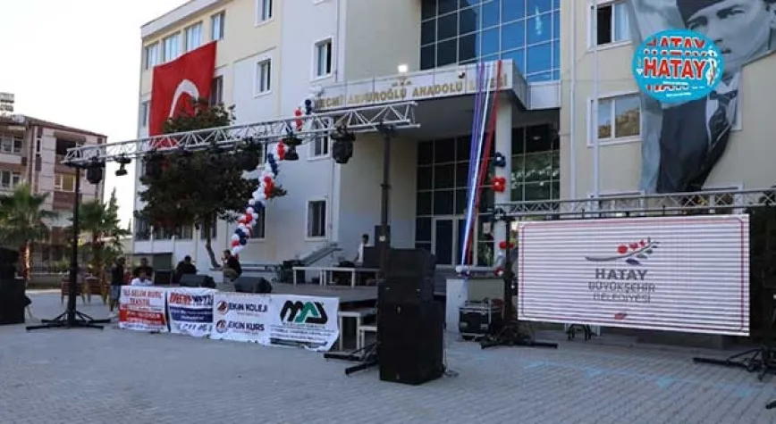 BÜYÜKŞEHİR ÖĞRENCİLERİN MEZUNİYET SEVİNCİNE ORTAK OLDU