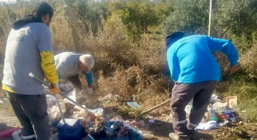 CADDE VE SOKAKLAR TEMİZLENİYOR