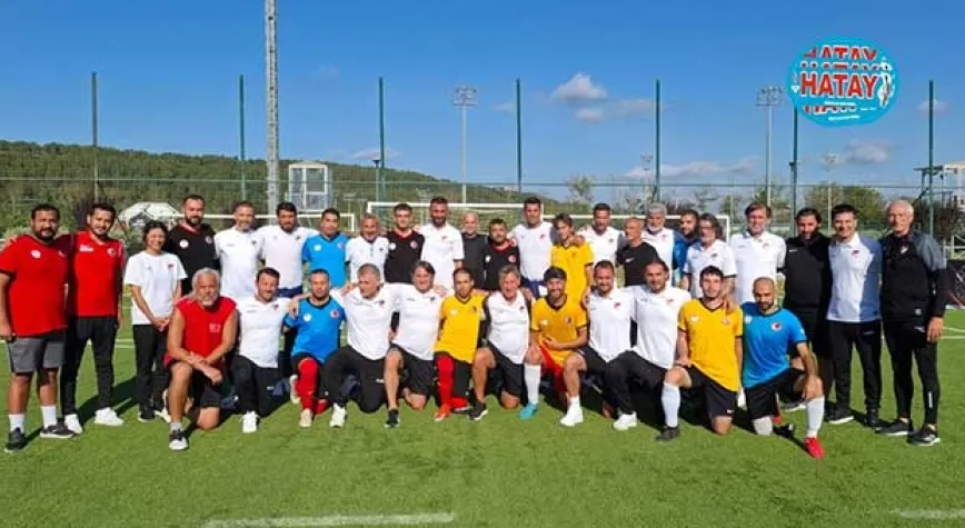 Çetin, Pro Lisans Eğitimcileri ve Aday Antrenörlerden B1 Milli Takım'a Ziyaret
