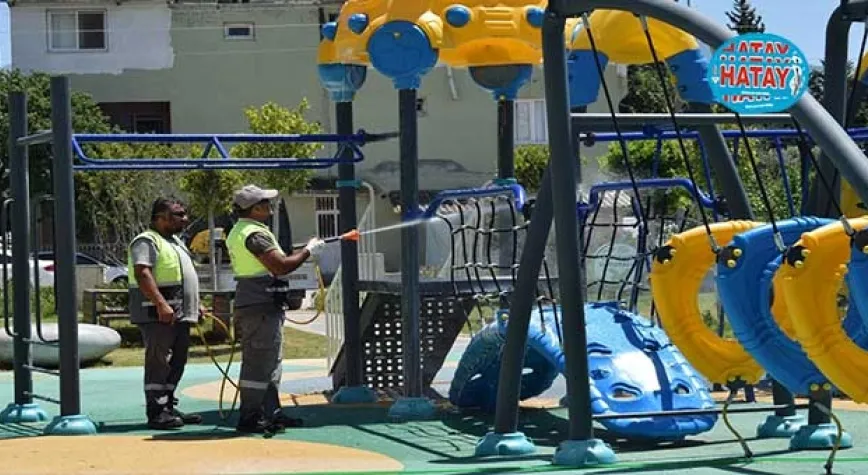 ÇOCUKLAR İÇİN PARKLAR DEZENFEKTE EDİLİYOR