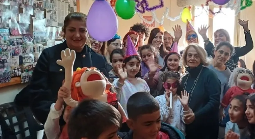ÇOCUKLAR VE GÖNÜLLÜLERDEN YENİ YILA MUHTEŞEM KARŞILAMA