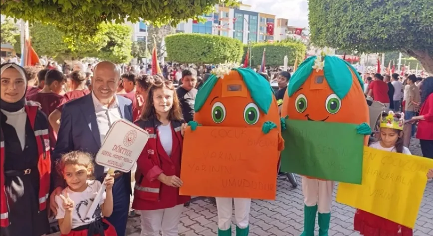 Çocukların Bayram sevincine ortak oldu