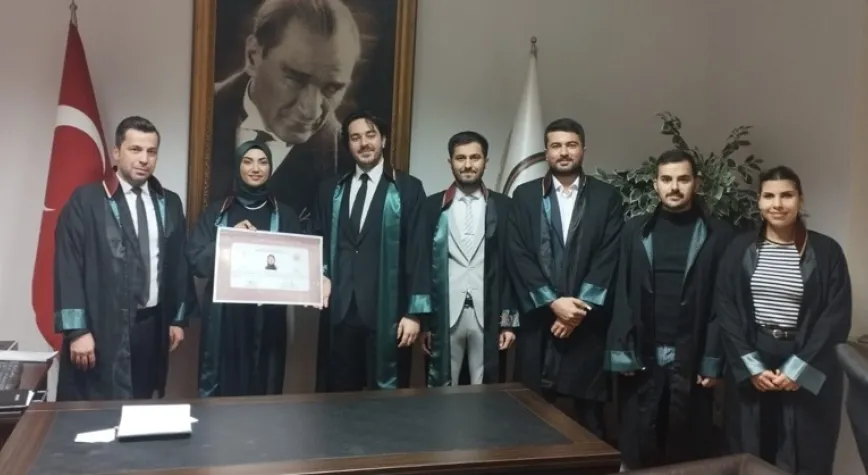 Cübbesini Giydi Avukatlığa Adımını Attı