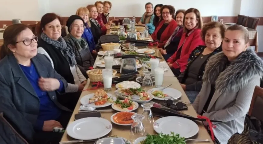 CUMHURİYET ÖĞRETMENLERİ ANLAMLI GÜNDE BULUŞTU