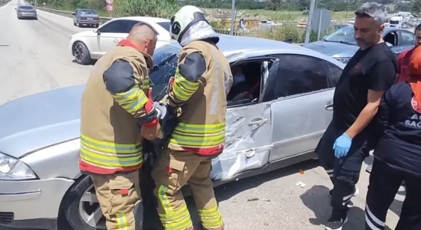 Defne’de Kamyonla Çarpışan Otomobilin Sürücüsü Yaralandı
