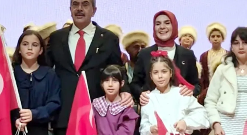 Defne'nin Gururu Asya Alyanak, Ankara'da Ödülünü Aldı
