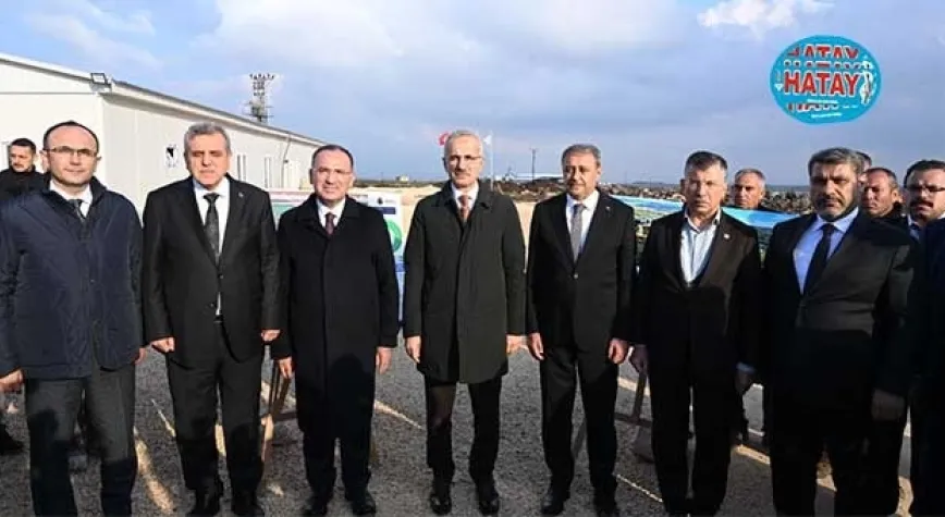 DEPREM KONUTLARIYLA YOLLARI EŞ ZAMANLI OLARAK BİTECEK