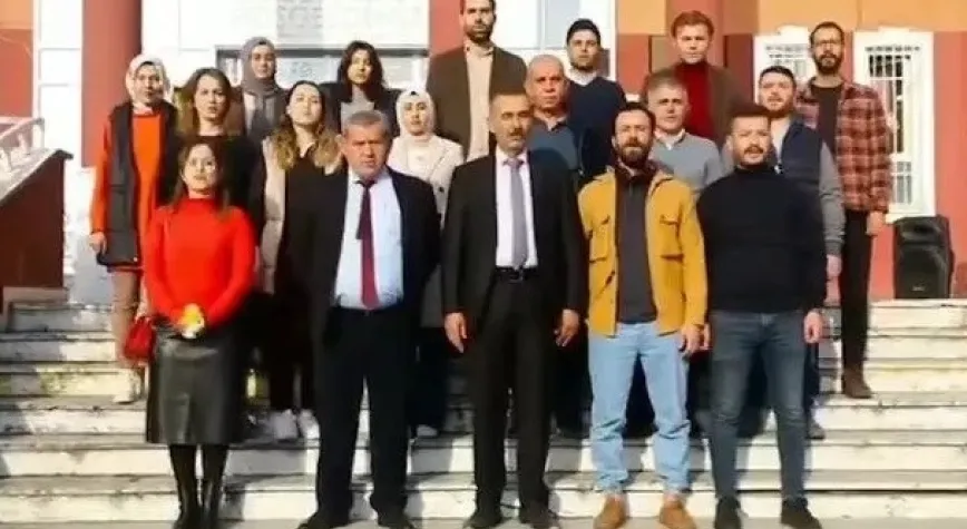 DEPREM ŞEHİDİ ÖĞRETMENE DUYGUSAL ANMA!