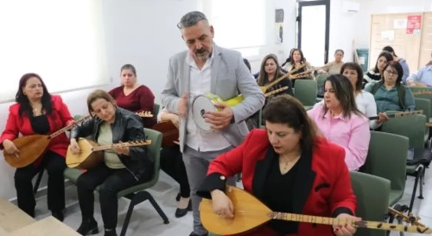 Depremzede Kadınlara Bağlama Kursu Moral Oluyor