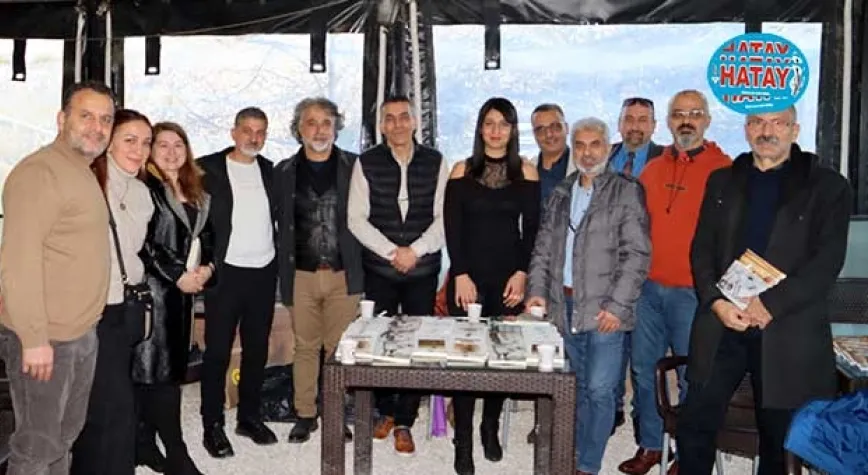 Depremzede Sanatseverlerden İmza Gününe Yoğun İlgi