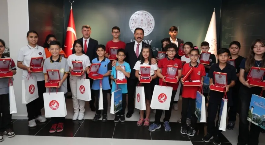 DERECEYE GİREN ÖĞRENCİLER ÖDÜLLENDİRİLDİ