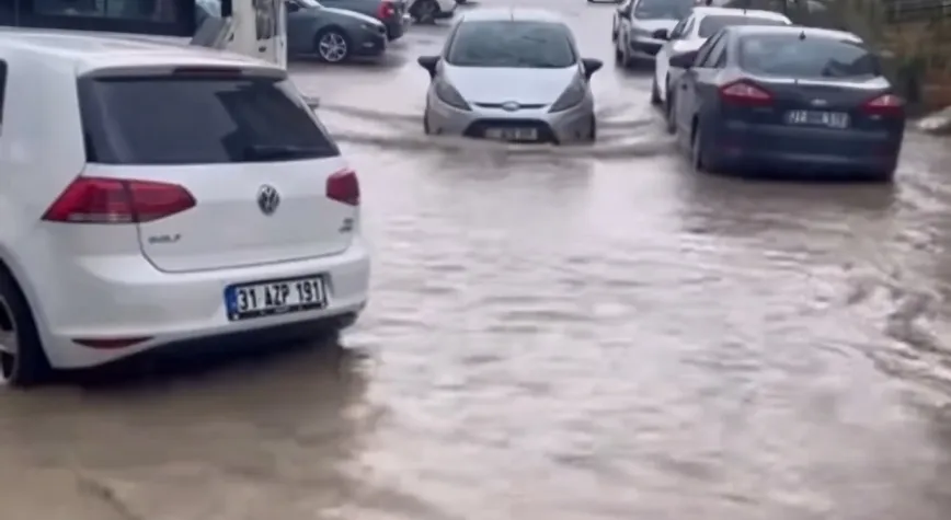 Dikmece’de Sağanak Sonrası Yollar Su Altında Kaldı