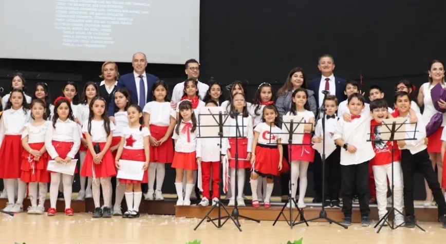 Dörtyol Belediyesi Çocuk Korosu Sahne Aldı