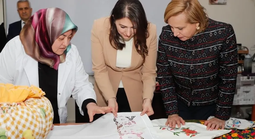 Dörtyol Halk Eğitim Merkezini Ziyaret etti