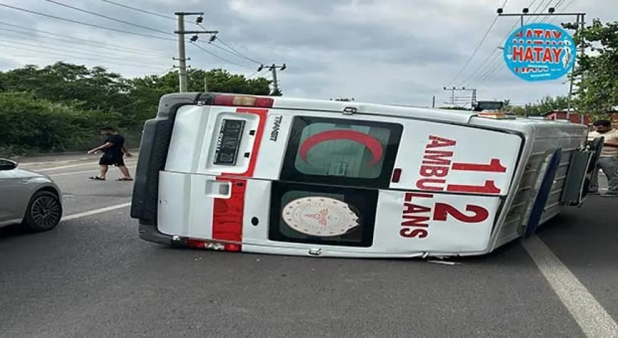 DÖRTYOL’DA AMBULANS DEVRİLDİ