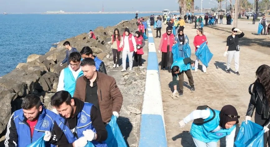 Dörtyol’da sahilinde temizlik çalışması