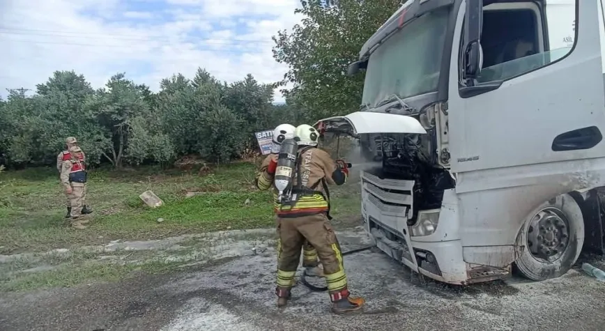 Dörtyol’da Tır Yangınına İtfaiye Müdahalesi