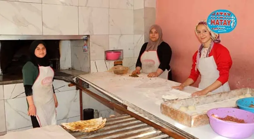 Ellerinin Hamuru İle Fırın İşletiyorlar