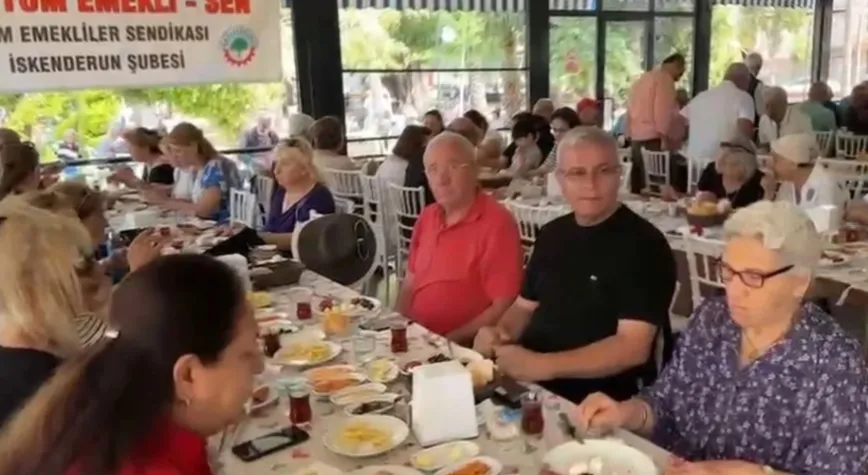 Emekliler Kahvaltıda Buluştu