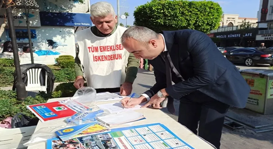 EMEKLİLERDEN İMZA TOPLANTISI