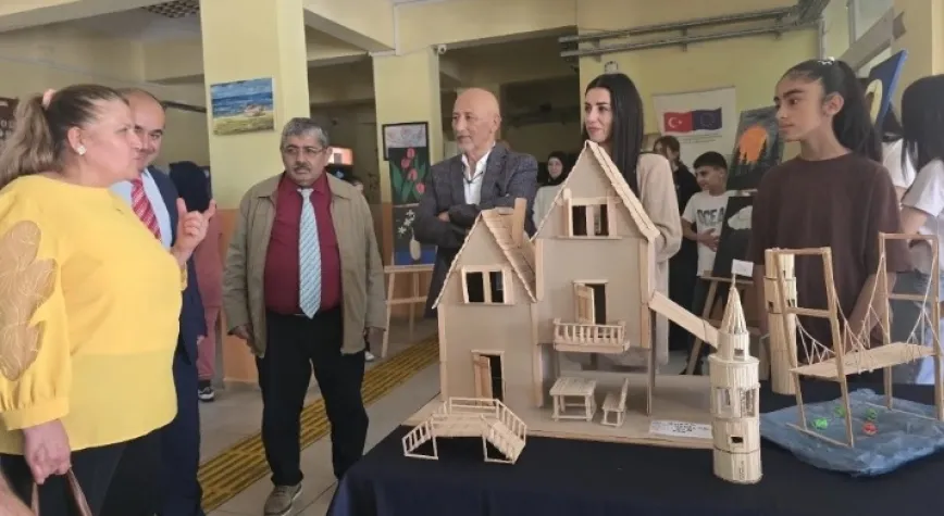 Emine Saadet Çarmıklı Ortaokulu’nda Sergi