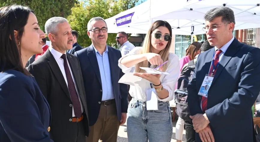 EREN VE TÜYSÜZ STANTLARI GEZDİ