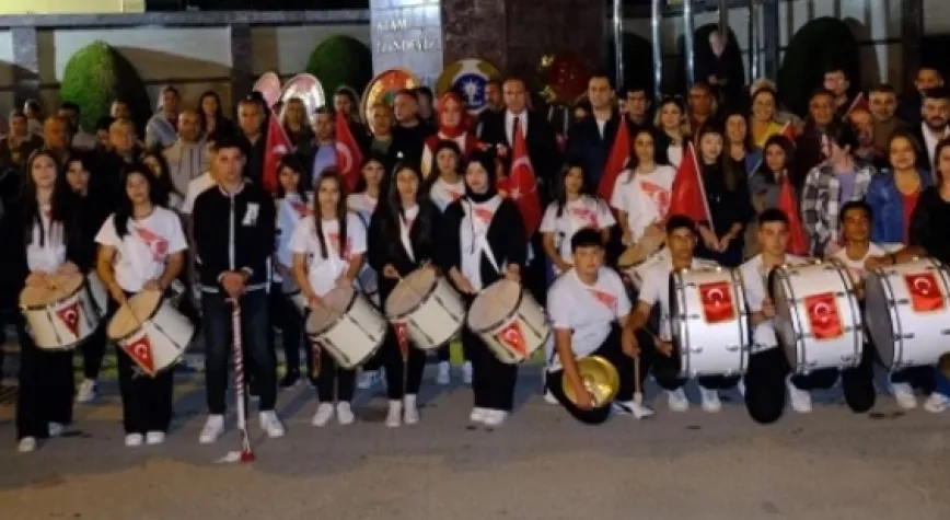 ERZİN’DE CUMHURİYET COŞKUSU YAŞANDI