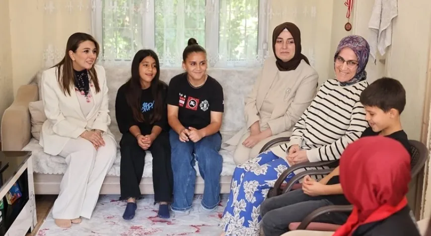 Esra Masatlı Hane Ziyaretlerinde Bulundu