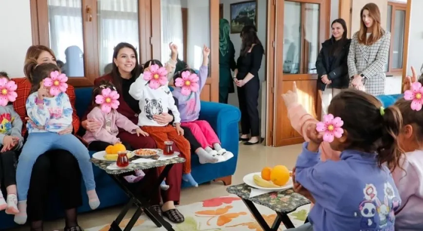 ESRA MASATLI SEVGİ EVLERİNDE