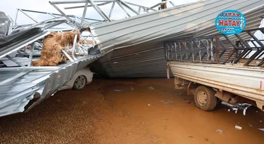 Fırtına iskenderun’da çatıları uçurdu: 2 yaralı