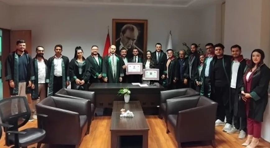 GENÇ AVUKATLAR RUHSATLARINI ALMANIN HEYECANINI YAŞADI