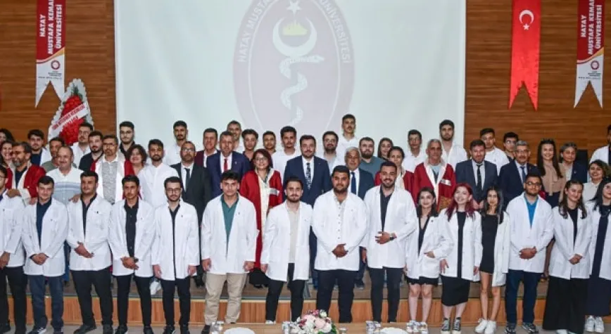 Genç Veterinerler Beyaz Önlük Giydi