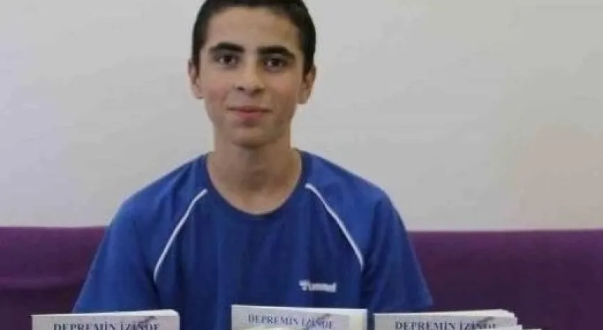 GENÇ YAZAR KİTABINI ÇIKARDI