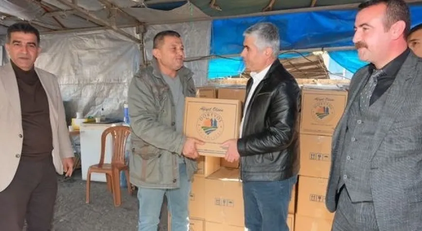 GREVDEKİ İŞÇİLERE DÖRTYOL BELEDİYESİNDEN KOLİ DESTEĞİ