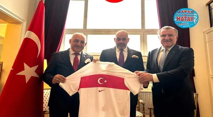 GSB Bakanı Bak ve TFF Başkanı Büyükekşi, Varşova Büyükelçiliği'nde Ağırlandı