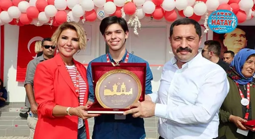 GÜLBEN ERGEN'DEN KIRIKHAN'A OKUL