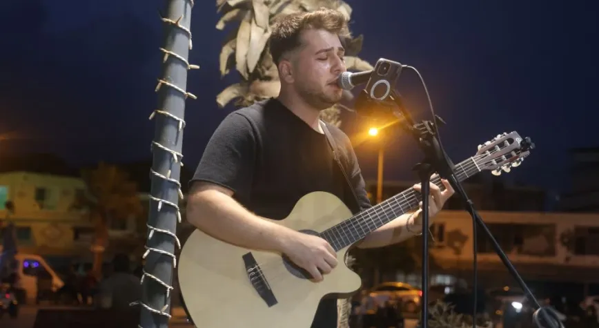 Gündüz Elektrikçi, Akşam Gitarist: Hataylı Gencin Hikâyesi