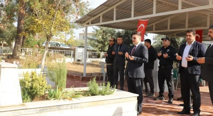GURUR GÜNÜNDE ŞEHİTLİK ZİYARETİ
