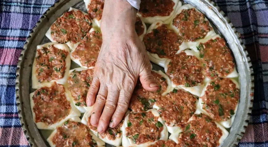Hamurun Kıyma ile Buluştuğu Efsane Lezzet: Kaytaz Böreği