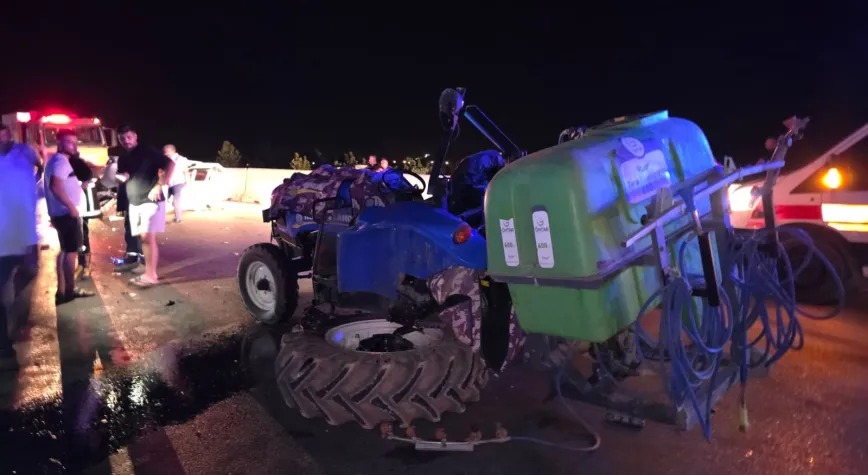 Hassa’da traktör ile otomobil çarpıştı: 1’i ağır 3 yaralı