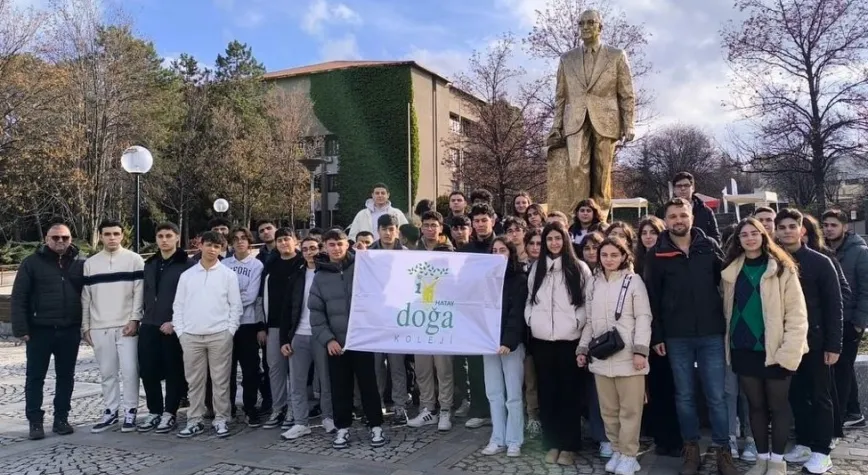 HATAY DOĞA KOLEJİ ÖĞRENCİLERİ ATA’NIN HUZURUNDA