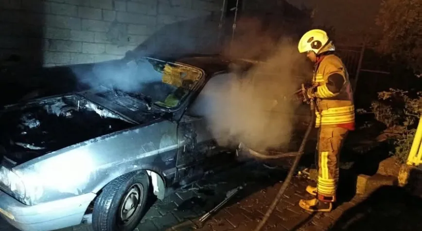 Hatay Dörtyol’da Park Halindeki Otomobil Alev Aldı