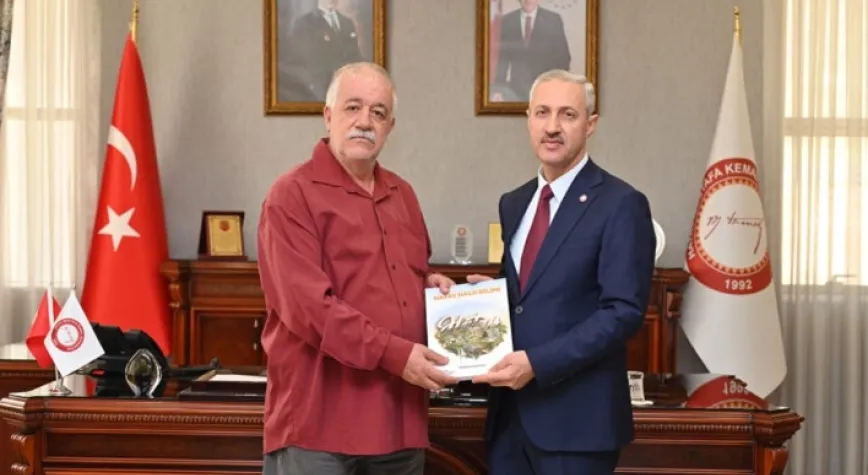 Hatay Halk Bilimi Kitabı Rektör Eren’e Takdim Edildi