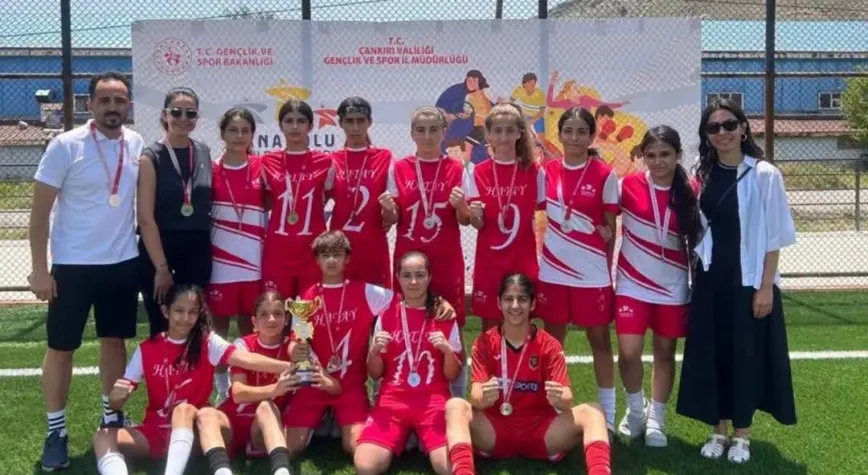 Hatay Kız Futbol Takımı Türkiye'nin En İyi 12 Takımı Arasında