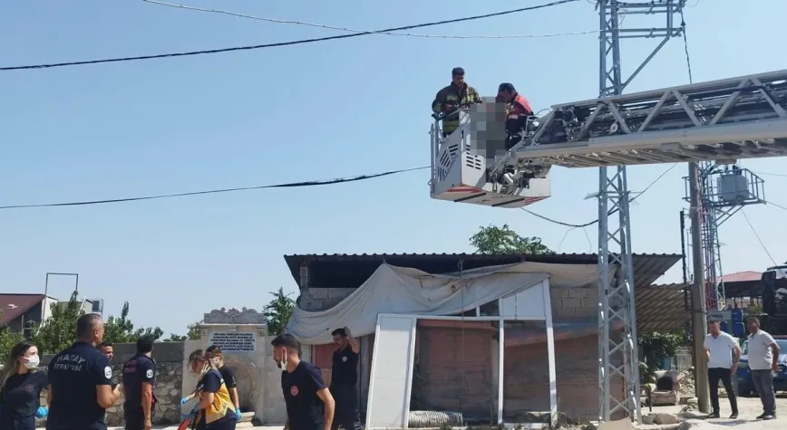 Hatay'ta Elektrik Direğinde Erkek Cesedi Bulundu